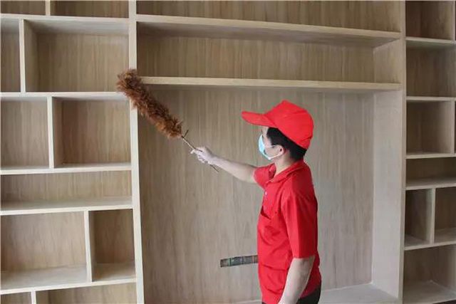 7每次打磨完成后，必須清理表面的白灰，特別是陰角部位， 要用噴槍吹干凈.jpg